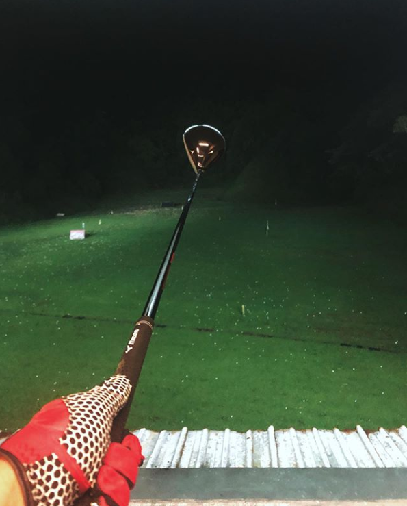 罗志祥深夜上线更新动态 晒练习打高尔夫照片