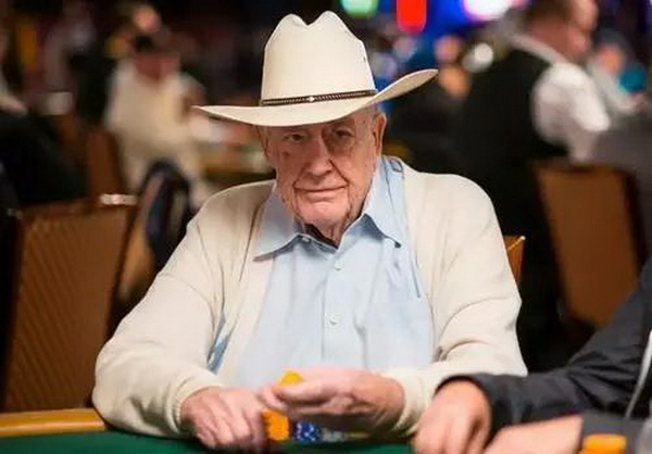 Doyle Brunson赞美Phil Hellmuth是世界上最伟大的美天棋牌牌手！