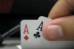 【美天棋牌】德州扑克关于AA的一些小常识