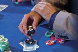 【美天棋牌】德州扑克最简单的五个法则，第四条有多少人能做到？