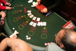 【美天棋牌】德州扑克为什么老人们不再打梭哈了