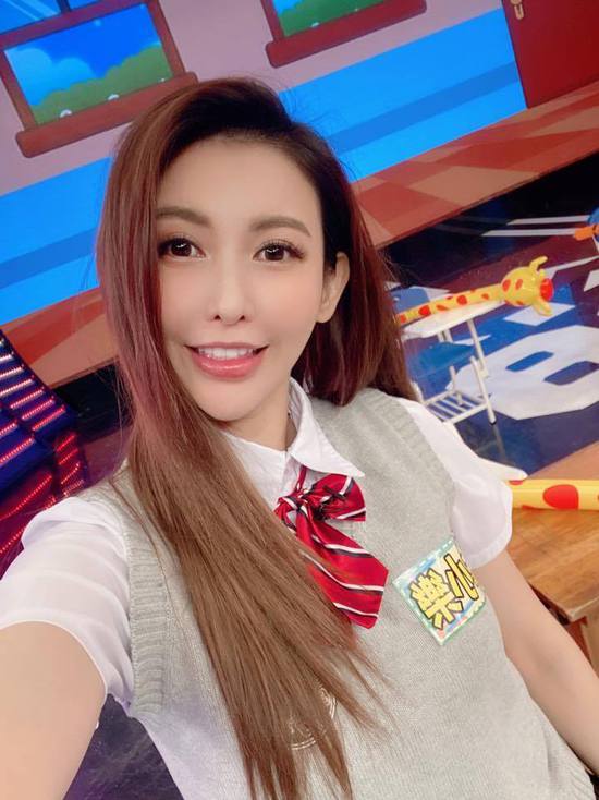 【美天棋牌】恺乐因介入罗志祥周扬青恋情被骂小三 父母上山参拜为女儿祈福 【美天棋牌】恺乐因介入罗志祥周扬青恋情被骂小三 父母上山参拜为女儿祈福