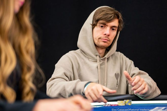 【EV扑克】Fedor Holz的疯狂诈唬，一手牌损失8K！【EV扑克官网】