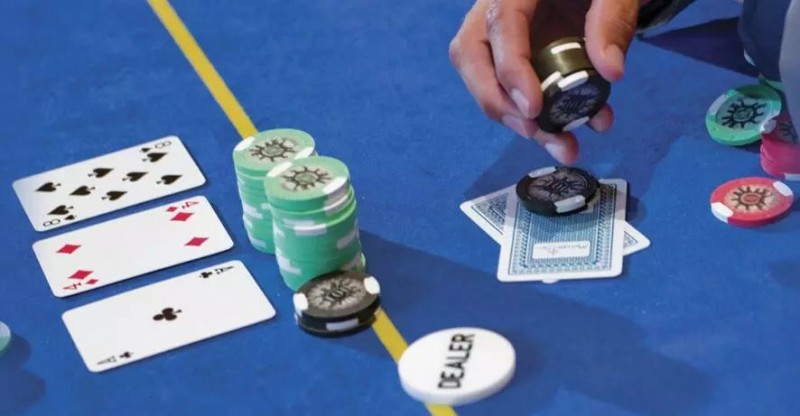 【EV扑克】策略教学：简单实用的紧凶起手牌打法，轻松应对90%的翻牌面【EV扑克官网】
