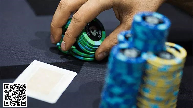 【EV扑克】牌局分析：对手在河牌下重注，你会认怂弃牌吗？【EV扑克官网】