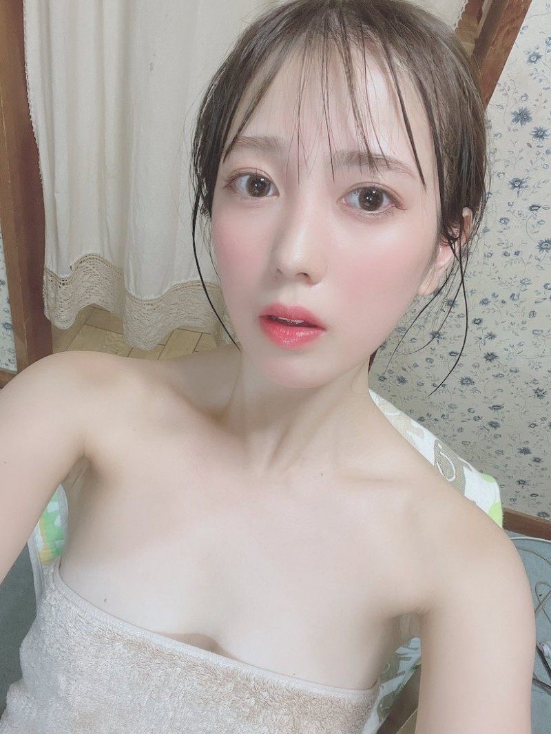 【美天棋牌】打败河北彩花！重量级偶像「小湊よつ葉」新作夺下排行榜No.1！【EV扑克官网】