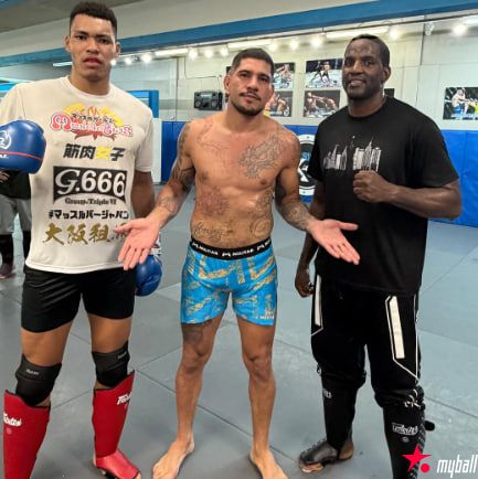 大发体育-亚历克斯在重量级比赛中击败乔恩,大发助力你的致富之路!【EV扑克官网】 大发体育-亚历克斯在重量级比赛中击败乔恩,大发助力你的致富之路!【EV扑克官网】