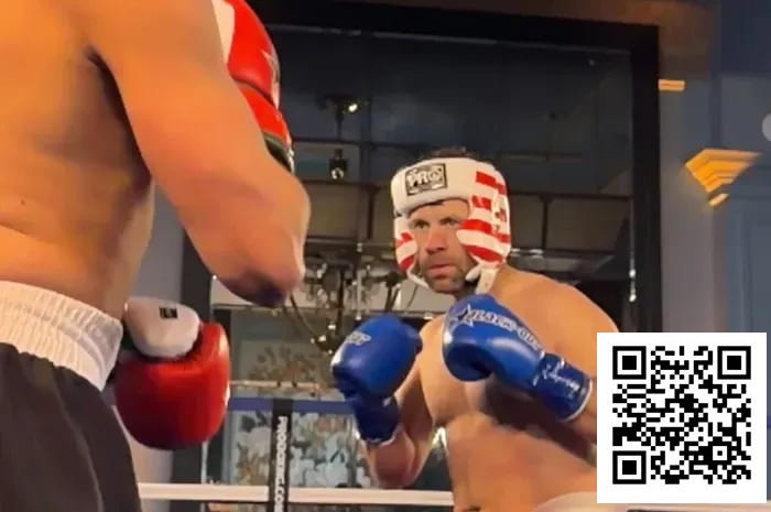 【EV扑克】”Jungleman”拳击赛第二回合遭偷袭，面部流血，比赛被叫停【EV扑克官网】