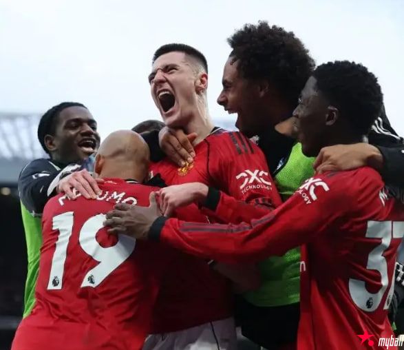 迈博体育 曼联两球领先补时被追平后3-2绝杀！卡里克三连胜【EV扑克官网】