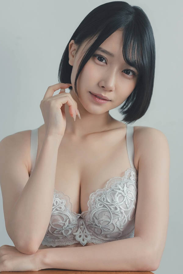 【美天棋牌】安达夕莉(SNOS-134) 让「童颜巨乳妹」待在混媚药的蒸气三温暖里，因敏感度满身汗发狂高潮…