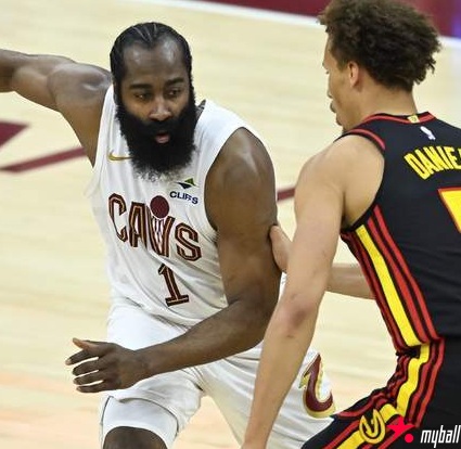 迈博体育 一夜1签2裁！哈登拒轮休冲刺收官，库里复出勇士冲击附加赛【EV扑克官网】