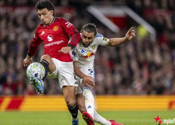 英超-十人曼联遭争议判罚1-2利兹联，利马拉拽头发直红离场，大发体育助力你的致富之路！【EV扑克官网】