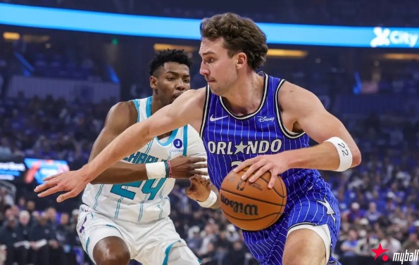 迈博体育  魔术大胜黄蜂晋级季后赛，班凯罗25+5+6率队锁定东部第8【EV扑克官网】