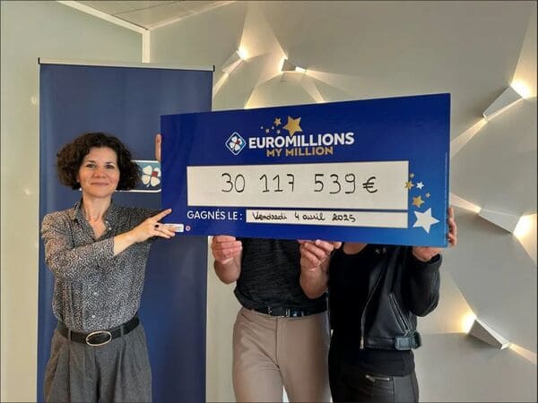 欧洲百万彩票大奖得主匿名领奖，背后故事曝光【EV扑克官网】