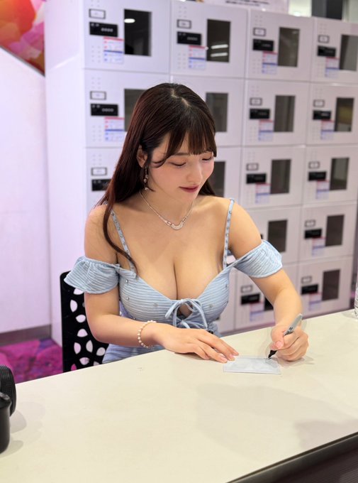 【美天棋牌】彩月七绪(OFES-033) 姐姐实在太骚了!H罩杯雪嫩爆乳美少女「彩月七绪」本月新作被弟弟朋友中出! 【美天棋牌】彩月七绪(OFES-033) 姐姐实在太骚了!H罩杯雪嫩爆乳美少女「彩月七绪」本月新作被弟弟朋友中出!